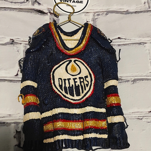 Oilers jersey Art sculpture - Picture 1 of 5